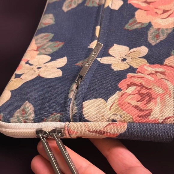 14 inch Floral Laptop Sleeve with front pocket - Picture 4 of 7